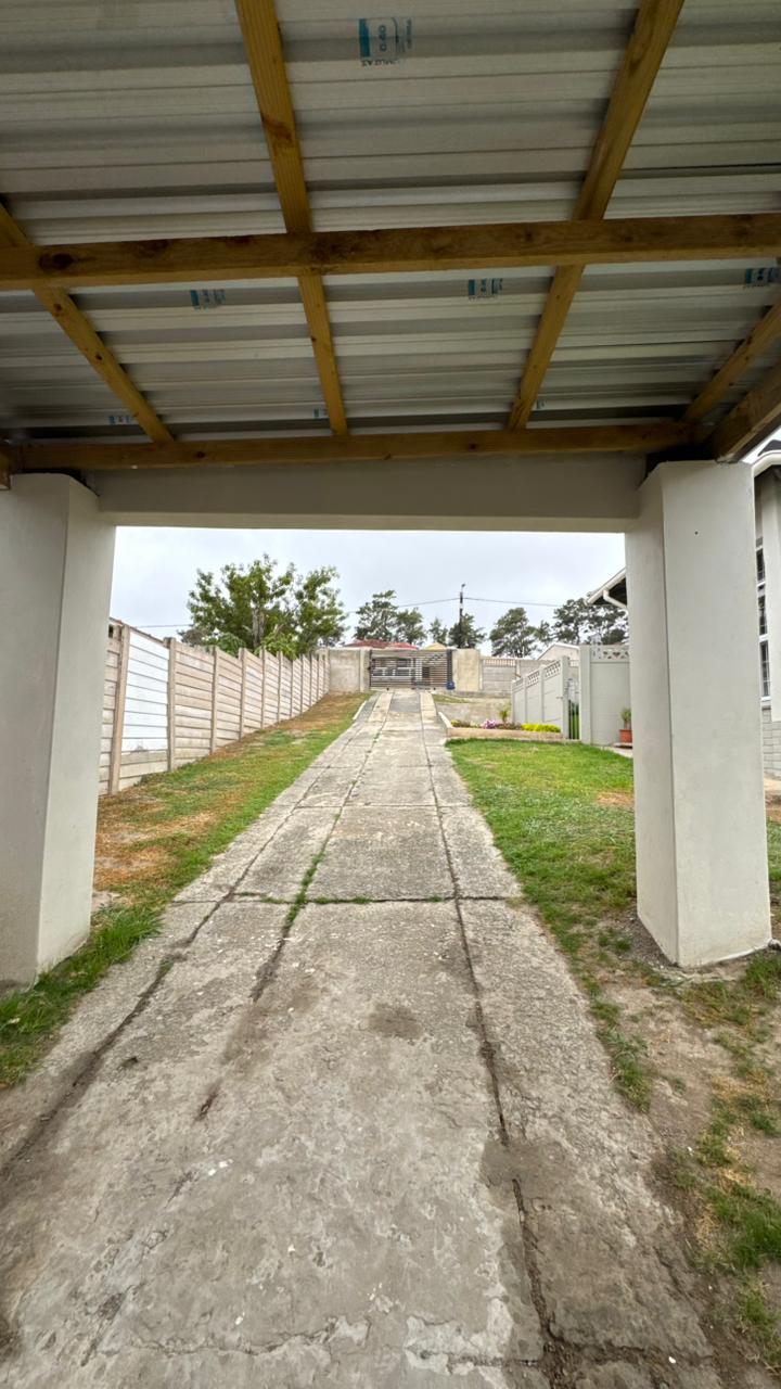 4 Bedroom Property for Sale in Cambridge West Eastern Cape